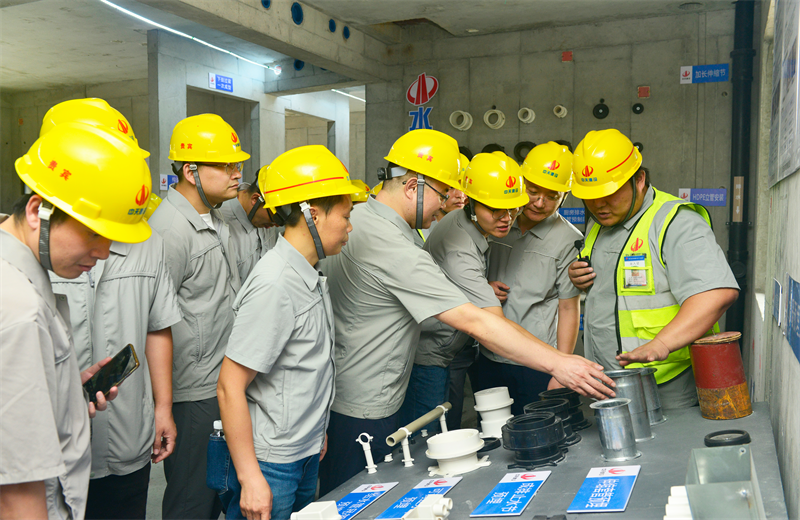 为进一步推进优质客户高效履约，提升交付品质、达成客户满意，2025年6月25日，抖圈论坛建设集团在上海组织召开2025年越秀地产、华润置业客户履约推进会。